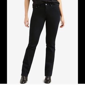 Women’s black 505 boot cut Levi’s size 27